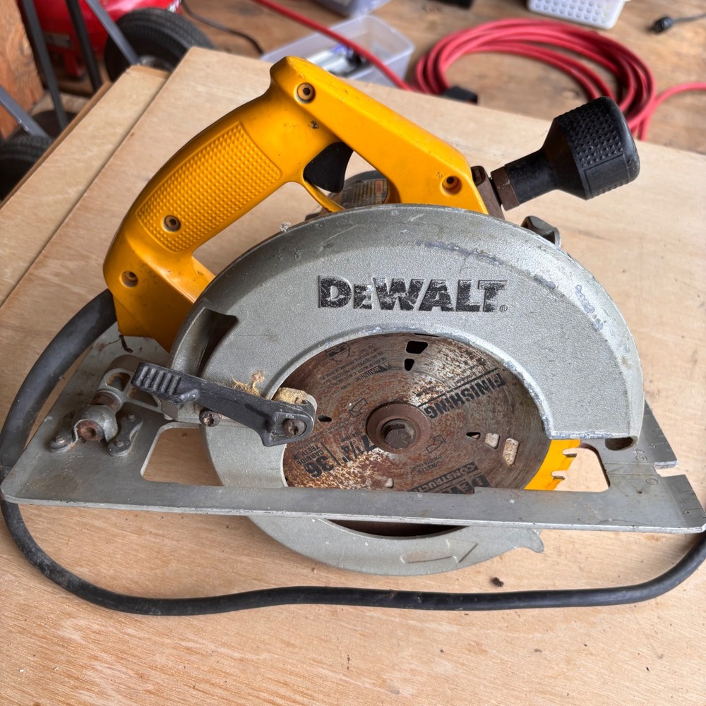 DeWalt DW364 7-1/4 Inch Corded Circular Saw 15 Amp 5800 RPM Electric Brake